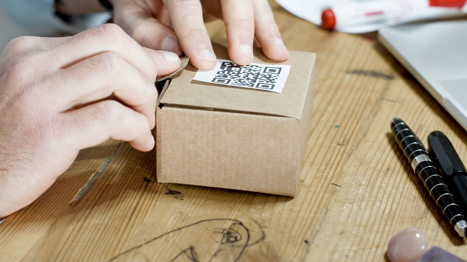 Emballage d'une commande e-commerce, symbole du parcours de Jumia en Afrique