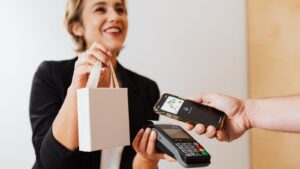 Paiement mobile money en boutique, Wave et Orange Money