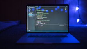 Ecran affichant un workflow d'automatisation Zapier ou n8n